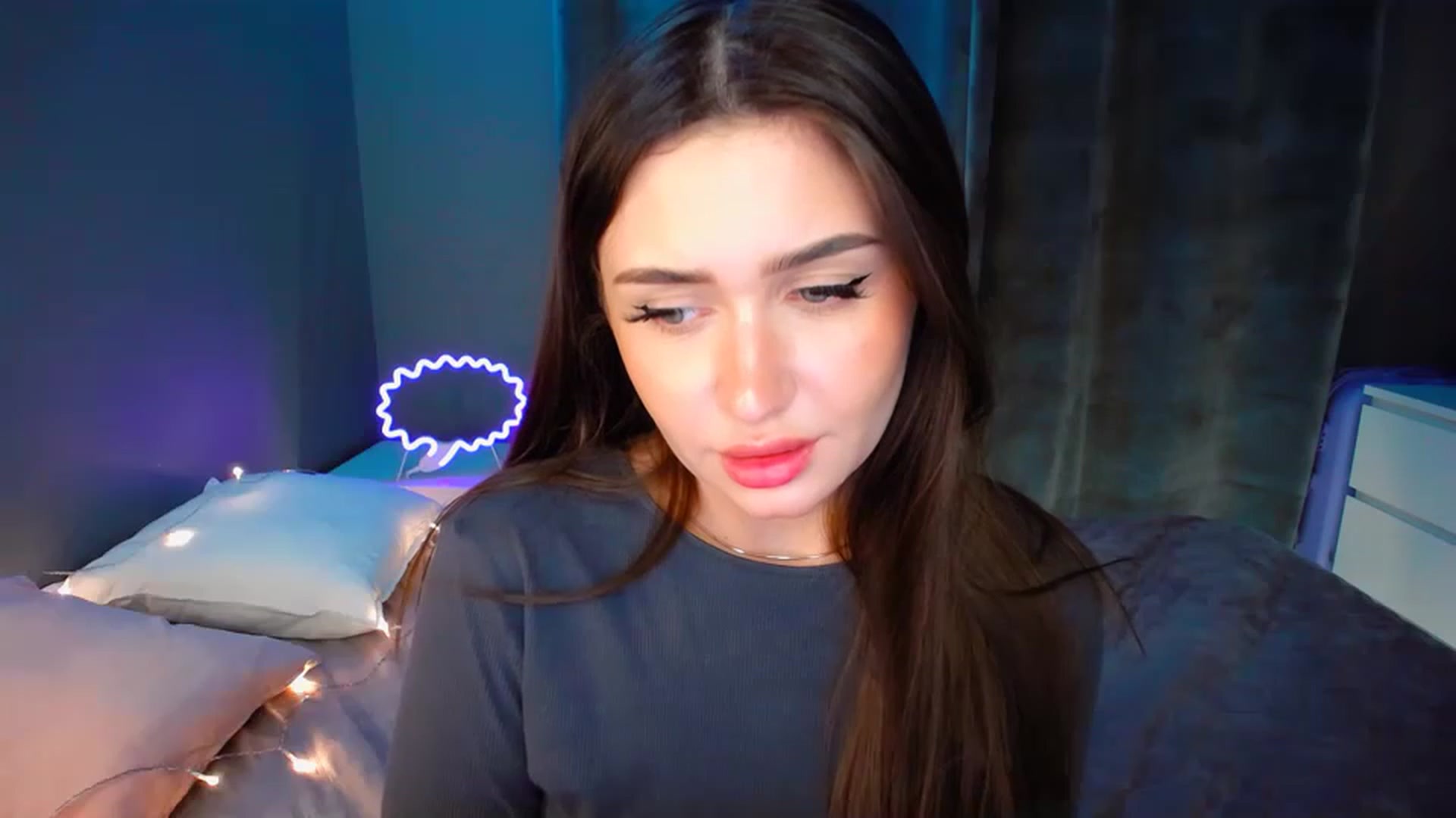 Gallery image thumbnail from DollGlamourr's myfreecams stream on, 12/19/2022, 18:53 image 9 of 20