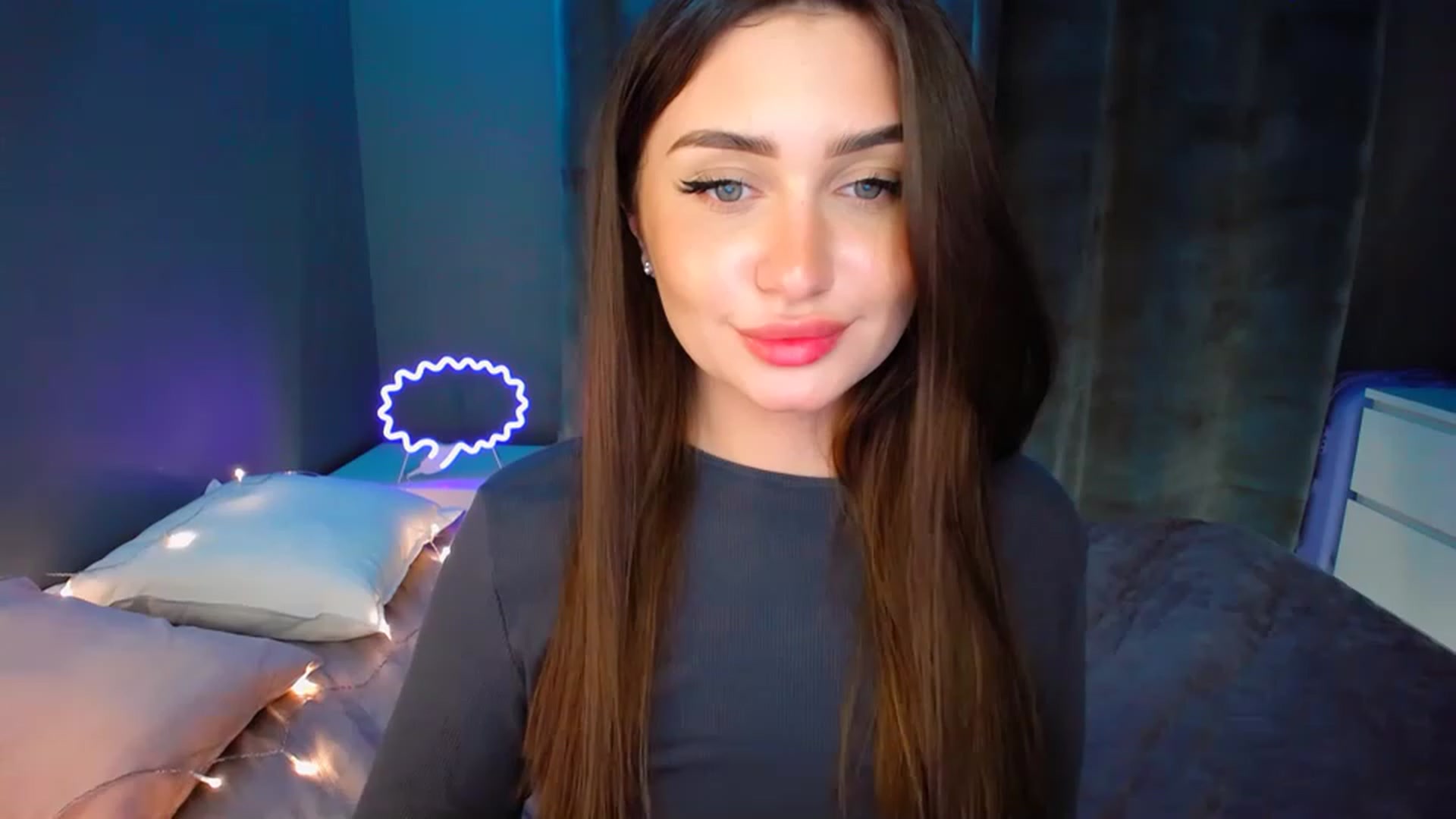 Gallery image thumbnail from DollGlamourr's myfreecams stream on, 12/19/2022, 18:53 image 8 of 20