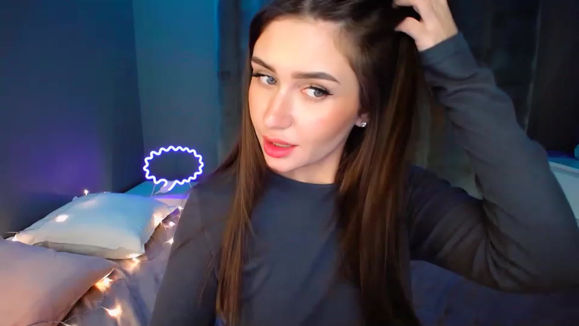 Gallery image thumbnail from DollGlamourr's myfreecams stream on, 12/19/2022, 18:53 image 17 of 20
