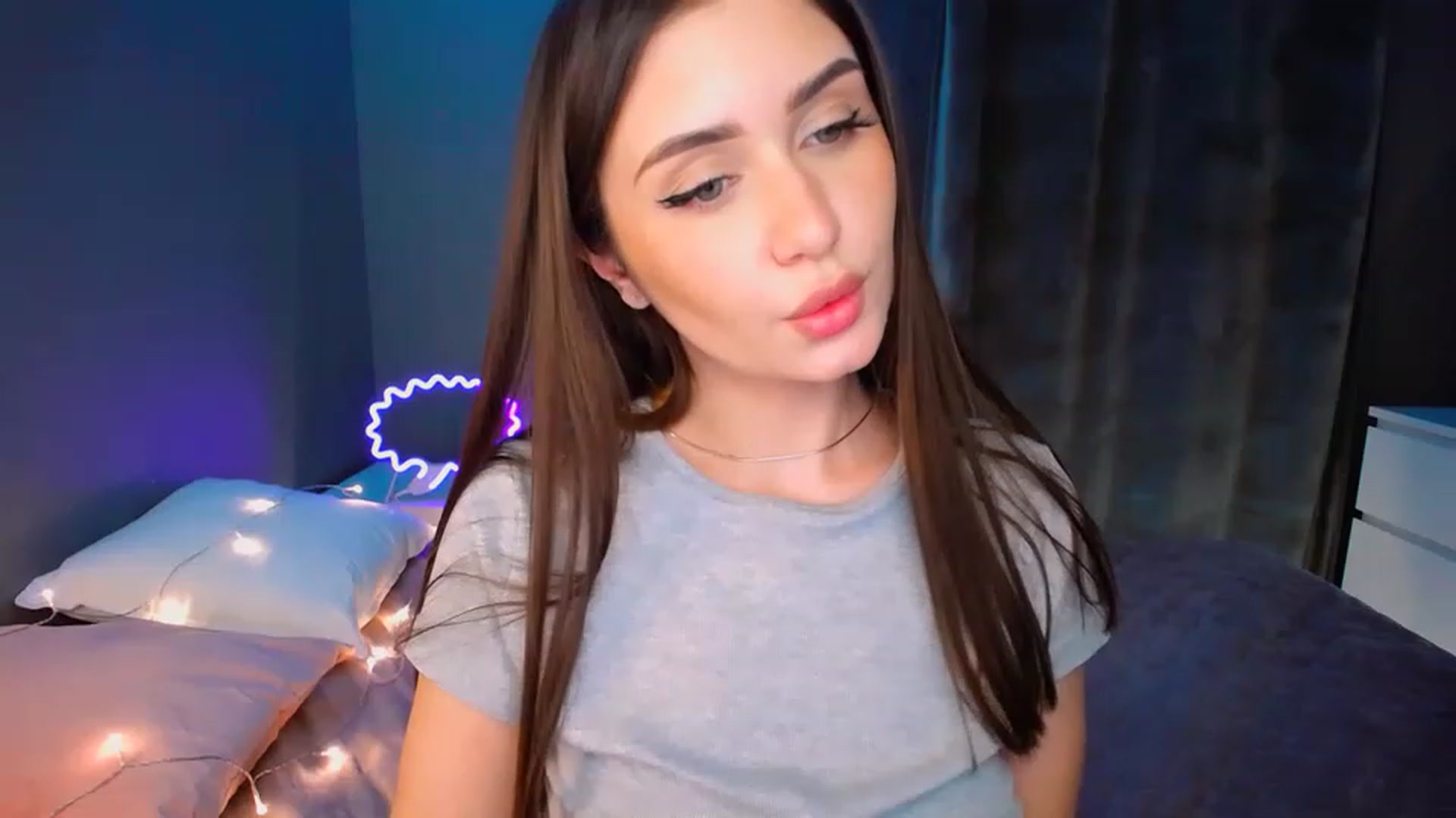 Gallery image thumbnail from DollGlamourr's myfreecams stream on, 12/21/2022, 17:14 image 18 of 20