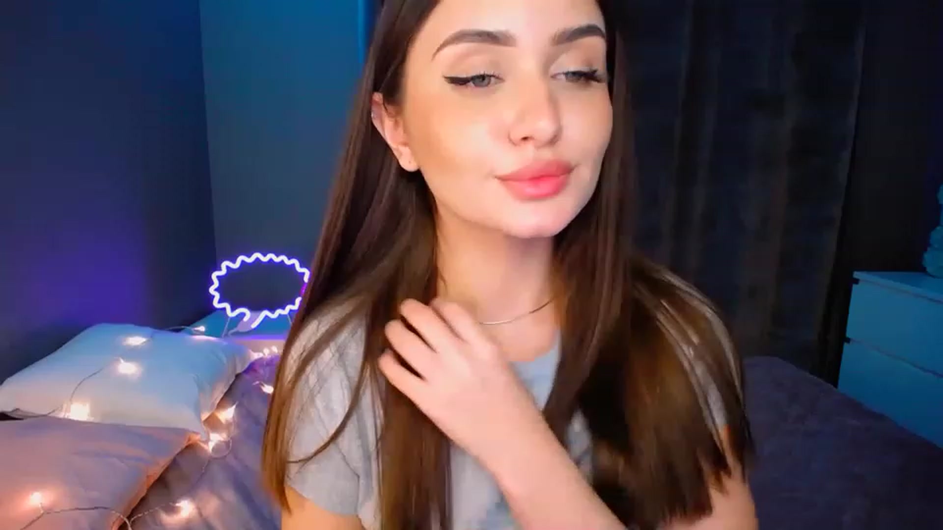 Gallery image thumbnail from DollGlamourr's myfreecams stream on, 12/21/2022, 17:49 image 10 of 20