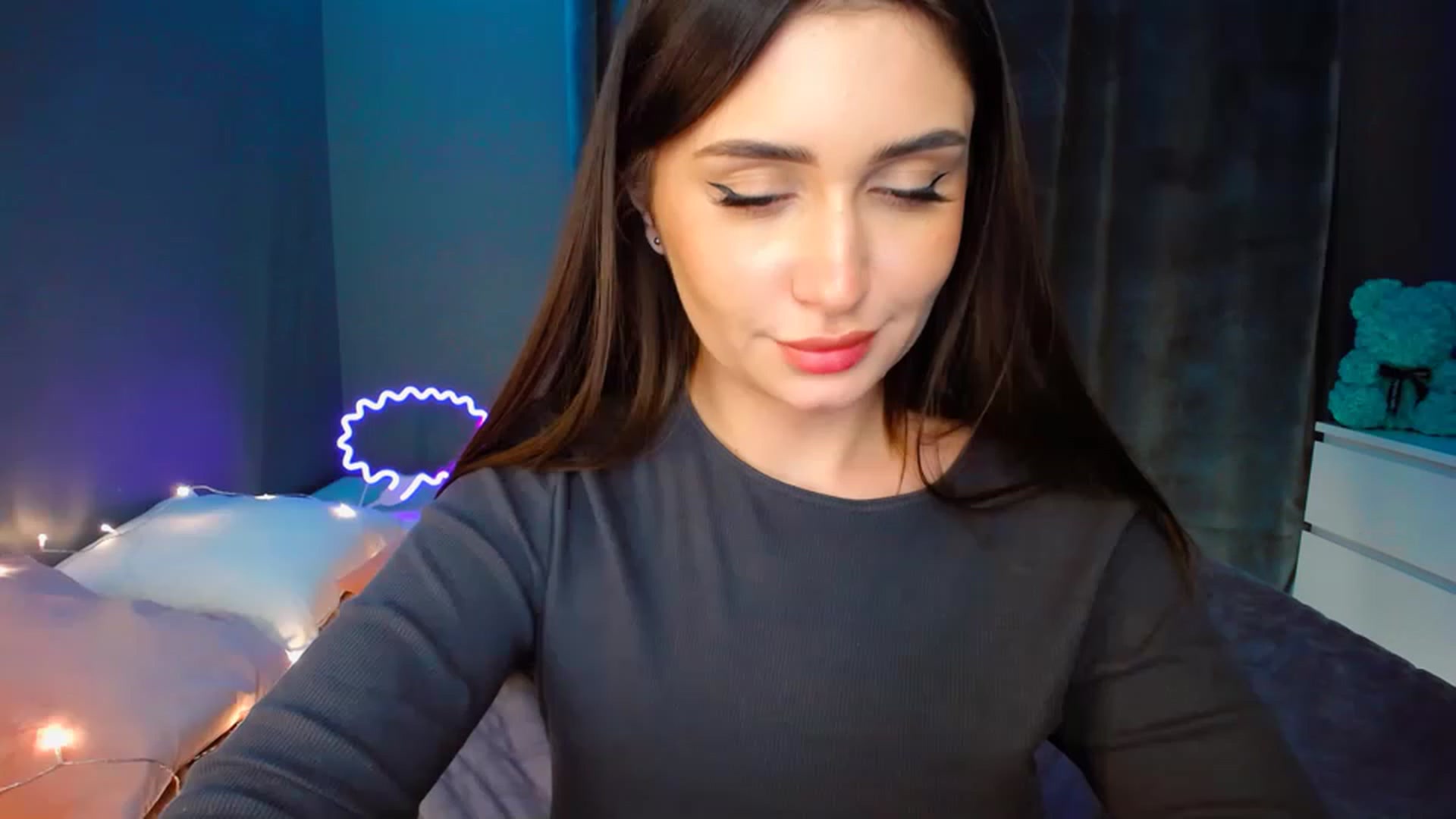 Gallery image thumbnail from DollGlamourr's myfreecams stream on, 12/22/2022, 19:04 image 19 of 20