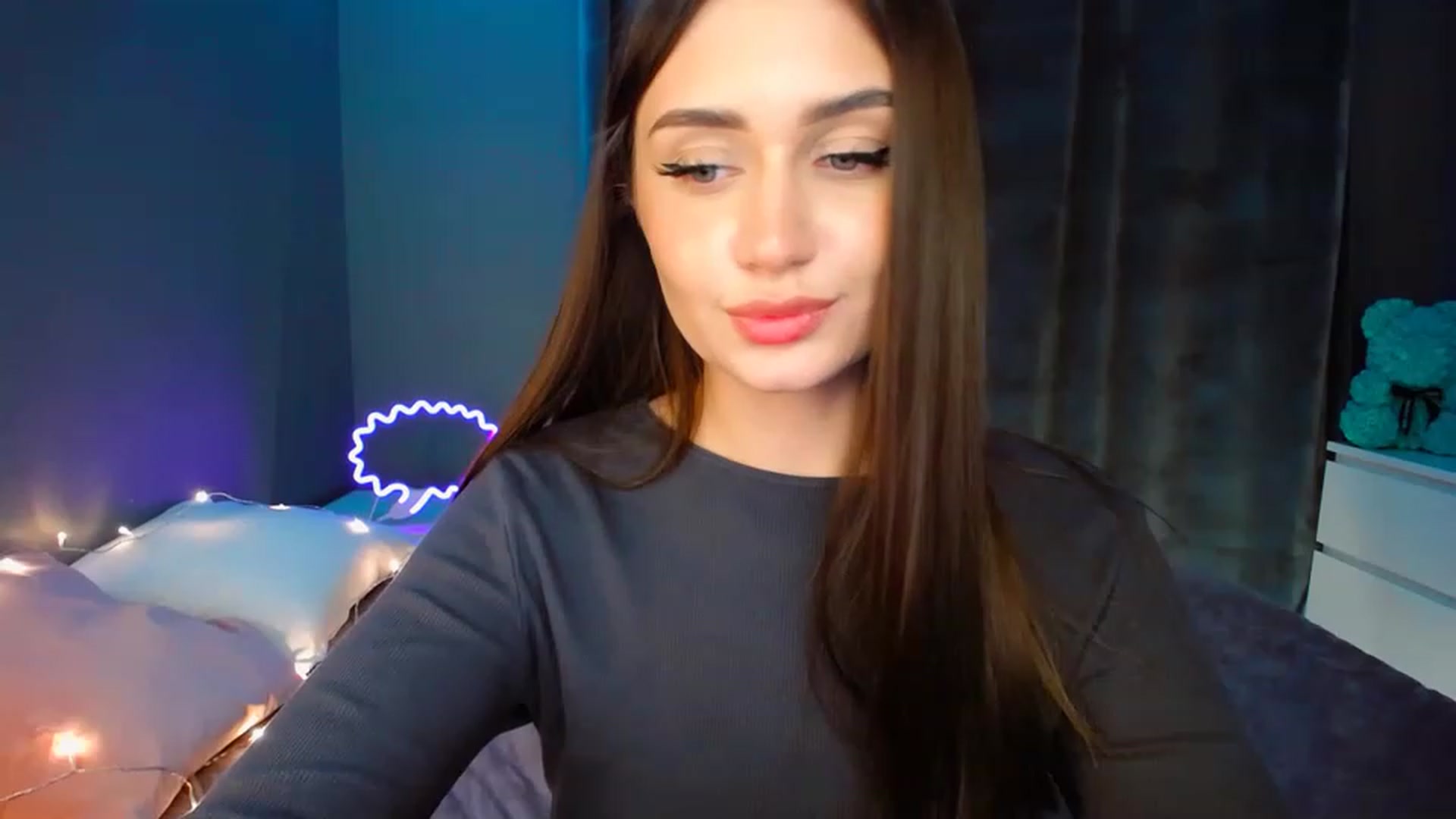 Gallery image thumbnail from DollGlamourr's myfreecams stream on, 12/22/2022, 19:04 image 3 of 20