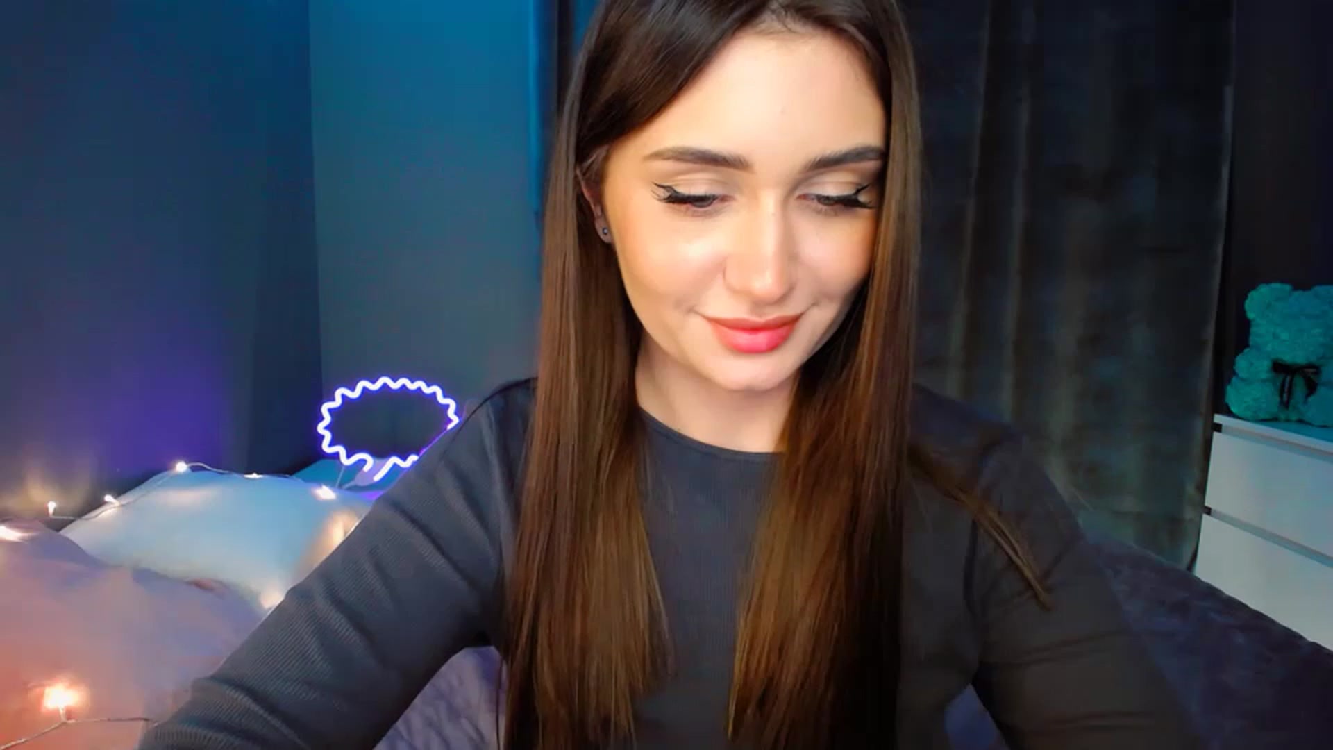 Gallery image thumbnail from DollGlamourr's myfreecams stream on, 12/22/2022, 19:04 image 5 of 20