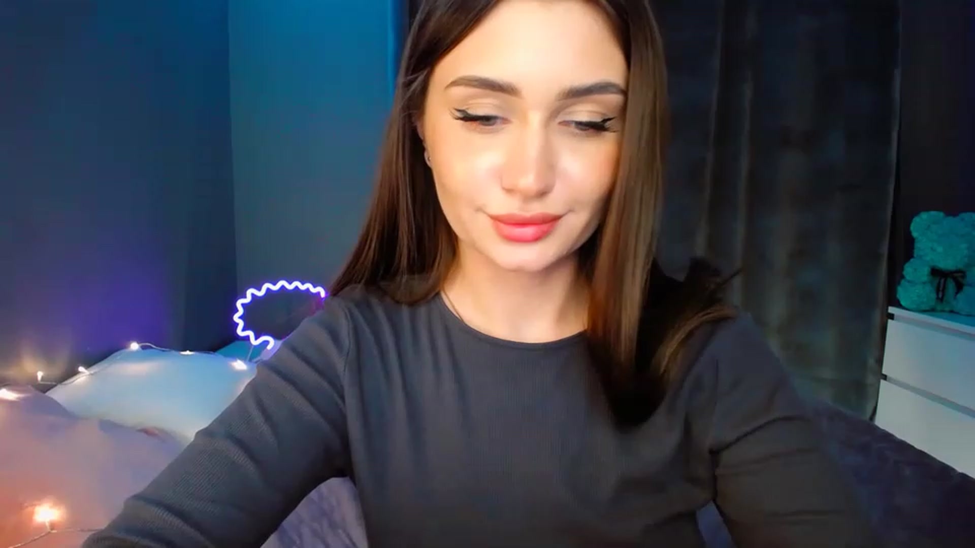 Gallery image thumbnail from DollGlamourr's myfreecams stream on, 12/22/2022, 19:04 image 4 of 20