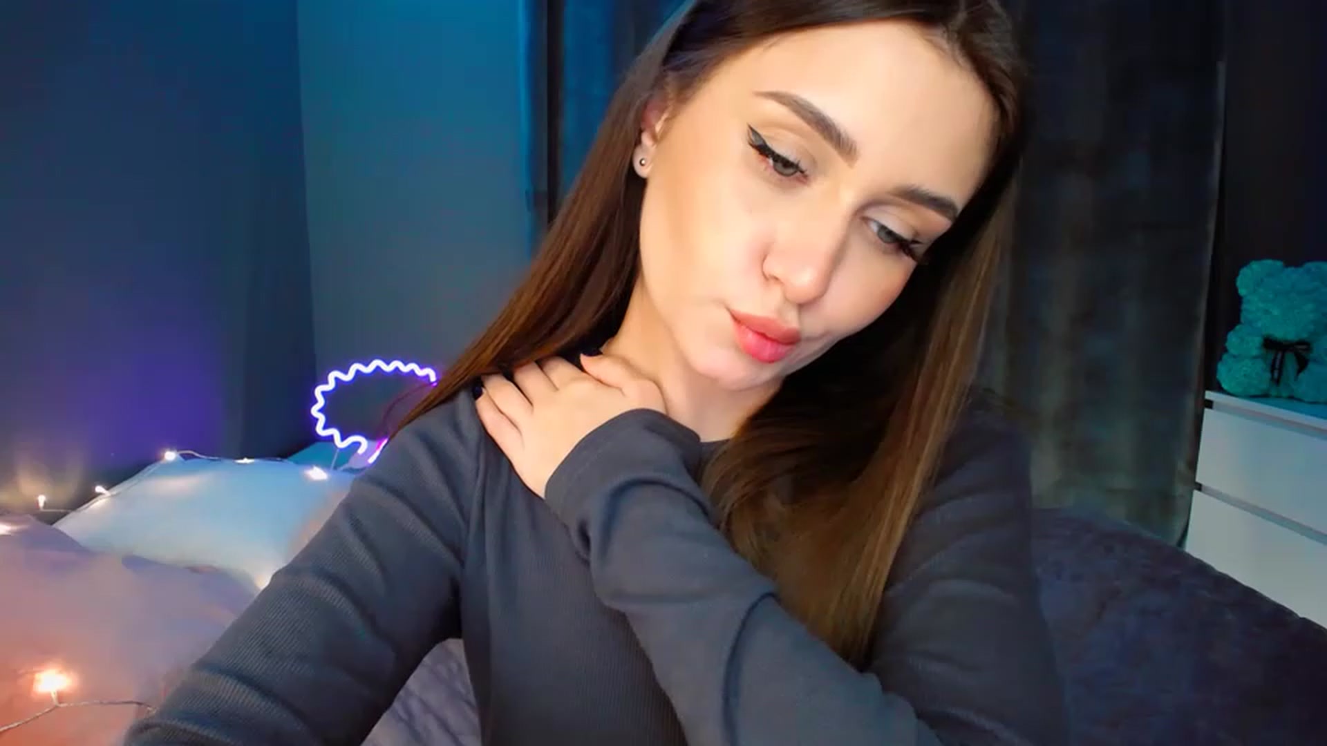 Gallery image thumbnail from DollGlamourr's myfreecams stream on, 12/22/2022, 19:04 image 20 of 20
