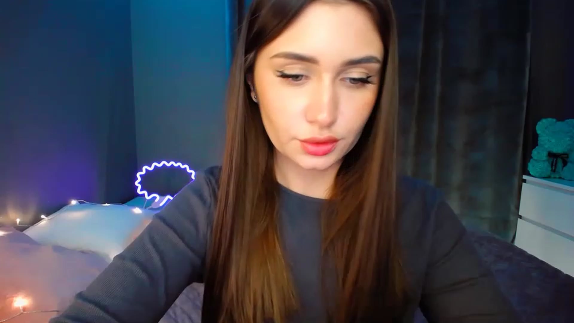 Gallery image thumbnail from DollGlamourr's myfreecams stream on, 12/22/2022, 19:04 image 16 of 20