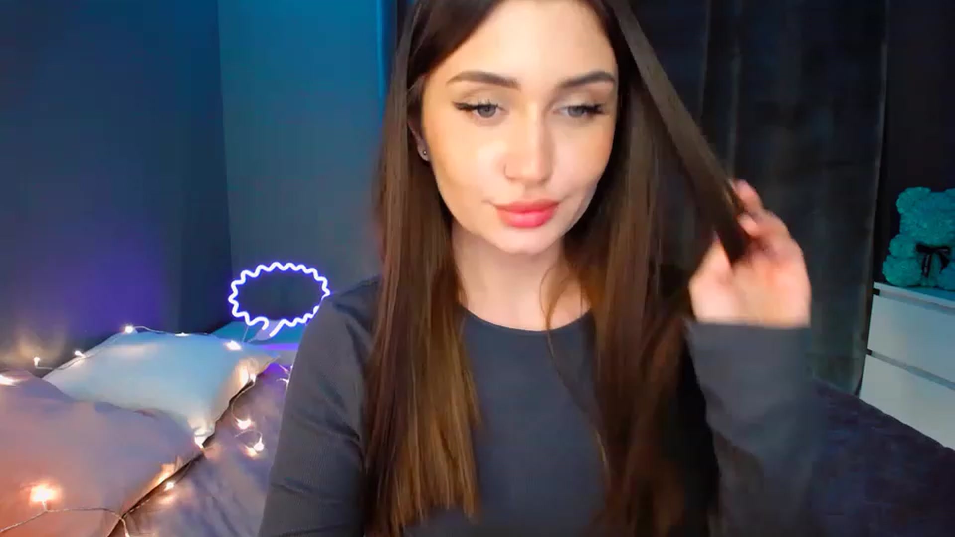 Gallery image thumbnail from DollGlamourr's myfreecams stream on, 12/22/2022, 19:04 image 11 of 20