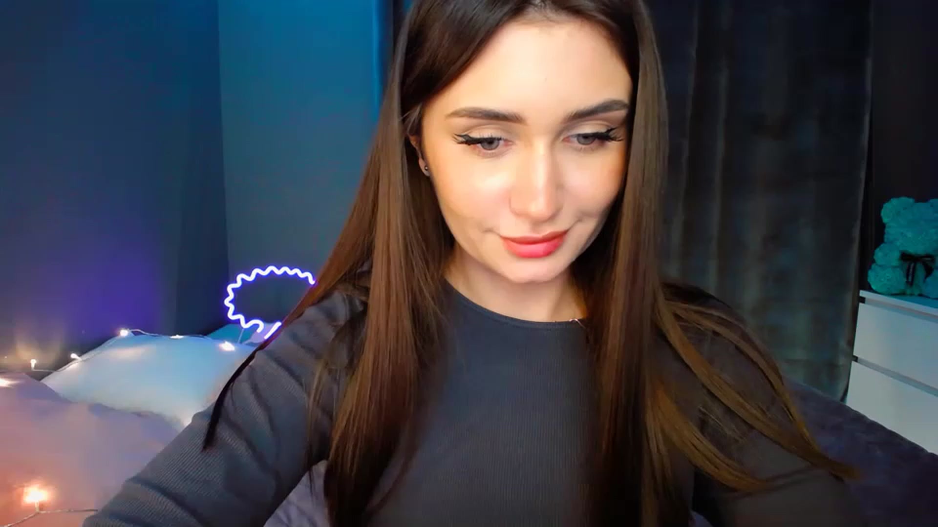Gallery image thumbnail from DollGlamourr's myfreecams stream on, 12/22/2022, 19:04 image 15 of 20