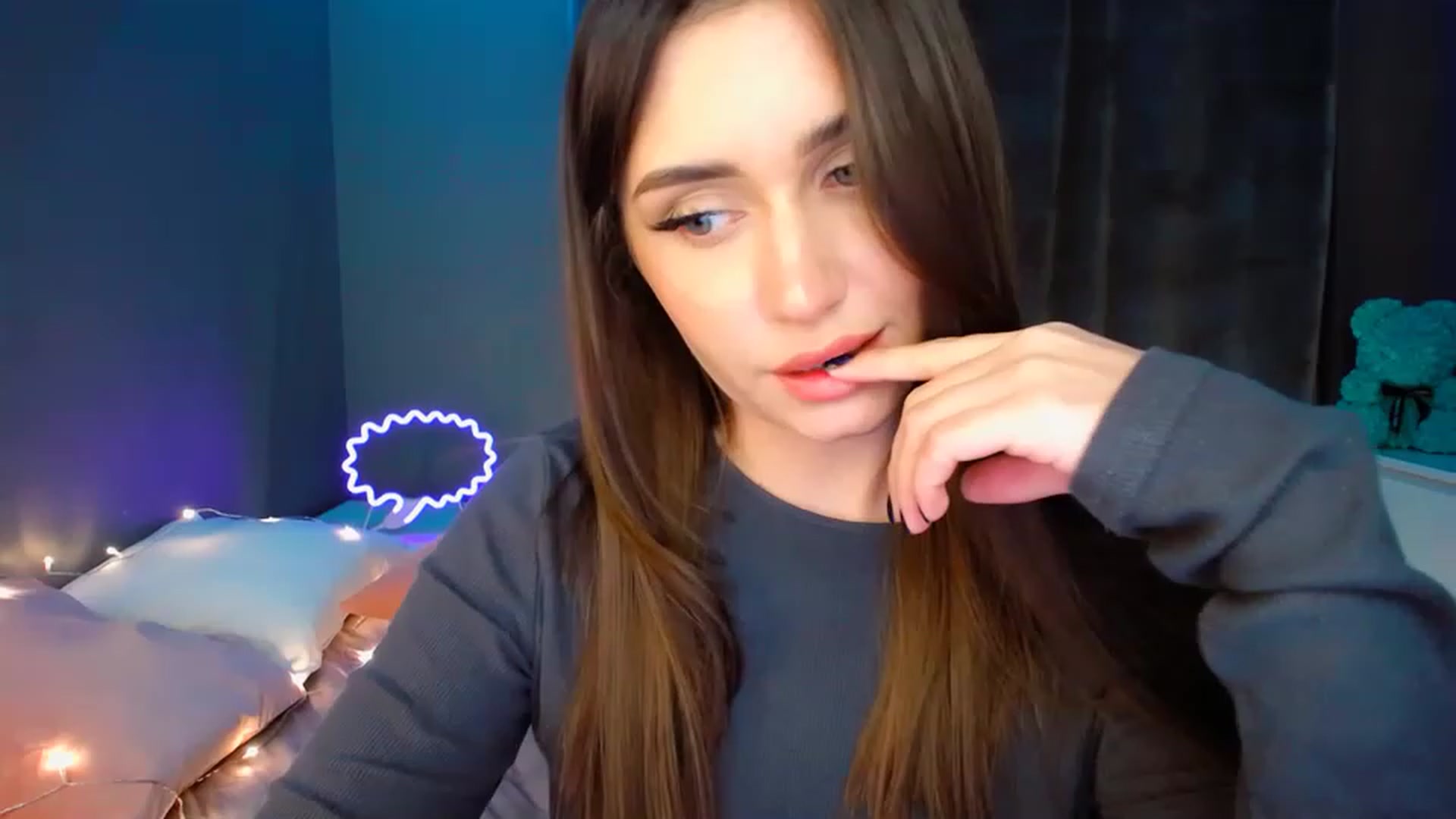 Gallery image thumbnail from DollGlamourr's myfreecams stream on, 12/22/2022, 19:04 image 18 of 20