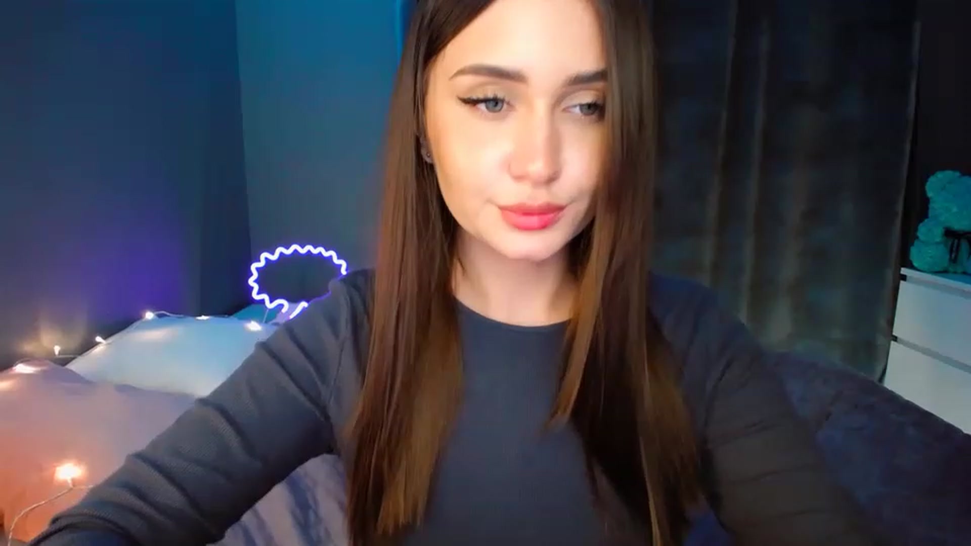 Gallery image thumbnail from DollGlamourr's myfreecams stream on, 12/22/2022, 20:20 image 20 of 20