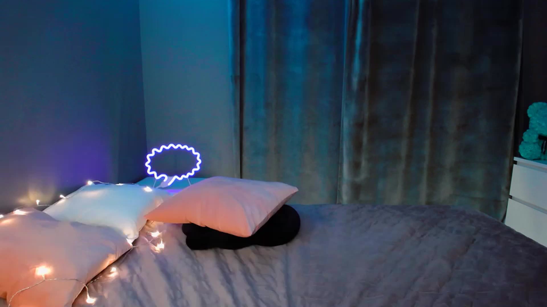 Gallery image thumbnail from DollGlamourr's myfreecams stream on, 12/22/2022, 20:20 image 18 of 20