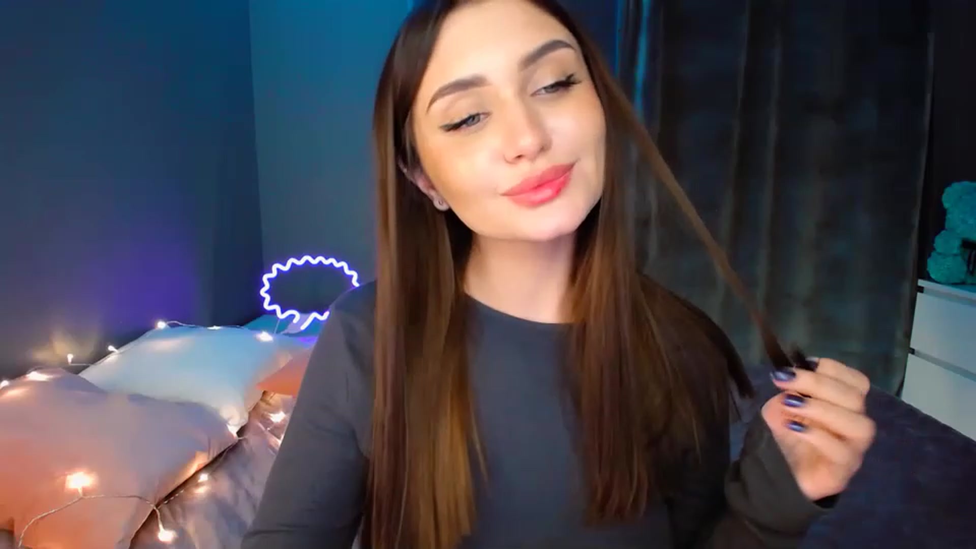 Gallery image thumbnail from DollGlamourr's myfreecams stream on, 12/22/2022, 20:20 image 17 of 20
