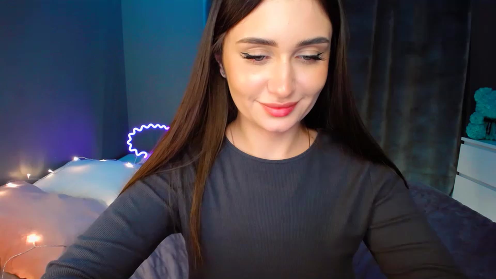 Gallery image thumbnail from DollGlamourr's myfreecams stream on, 12/22/2022, 20:20 image 8 of 20