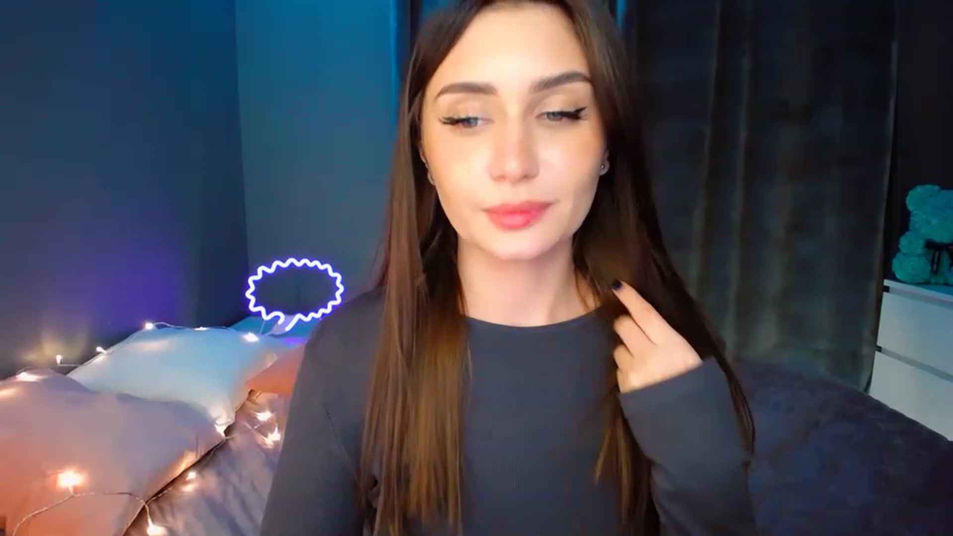 Gallery image thumbnail from DollGlamourr's myfreecams stream on, 12/22/2022, 20:20 image 11 of 20