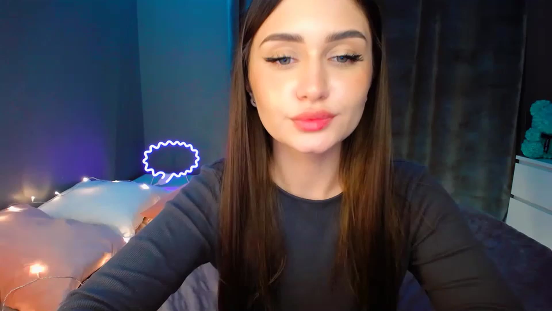 Gallery image thumbnail from DollGlamourr's myfreecams stream on, 12/22/2022, 20:20 image 9 of 20