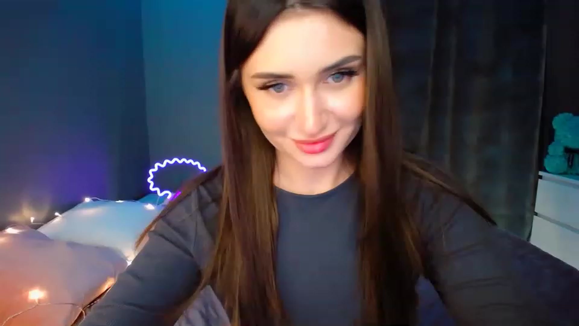 Gallery image thumbnail from DollGlamourr's myfreecams stream on, 12/22/2022, 20:20 image 6 of 20