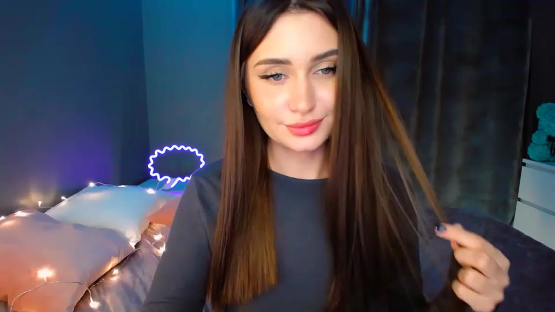 Gallery image thumbnail from DollGlamourr's myfreecams stream on, 12/22/2022, 20:20 image 16 of 20