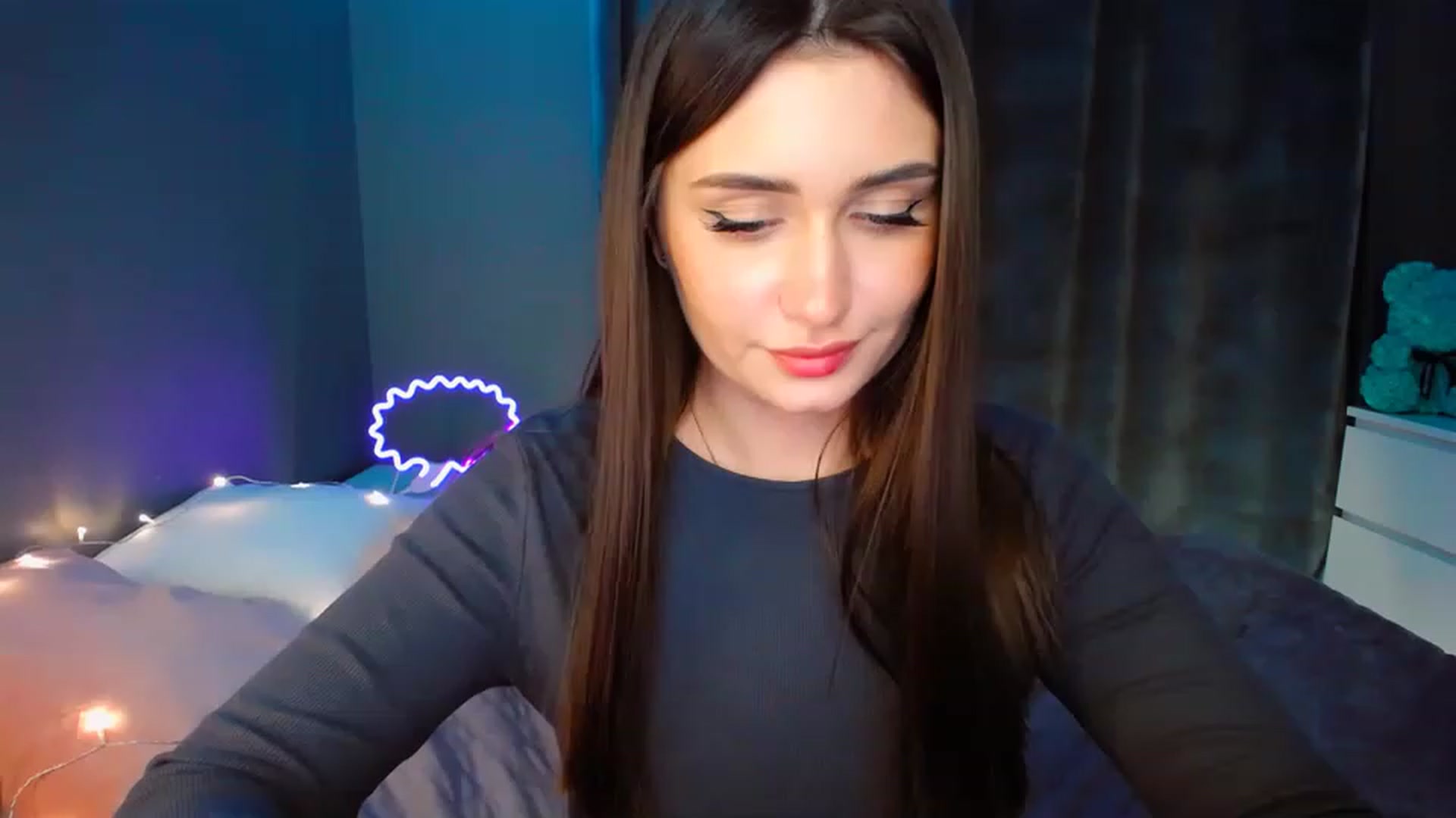 Gallery image thumbnail from DollGlamourr's myfreecams stream on, 12/22/2022, 20:20 image 13 of 20