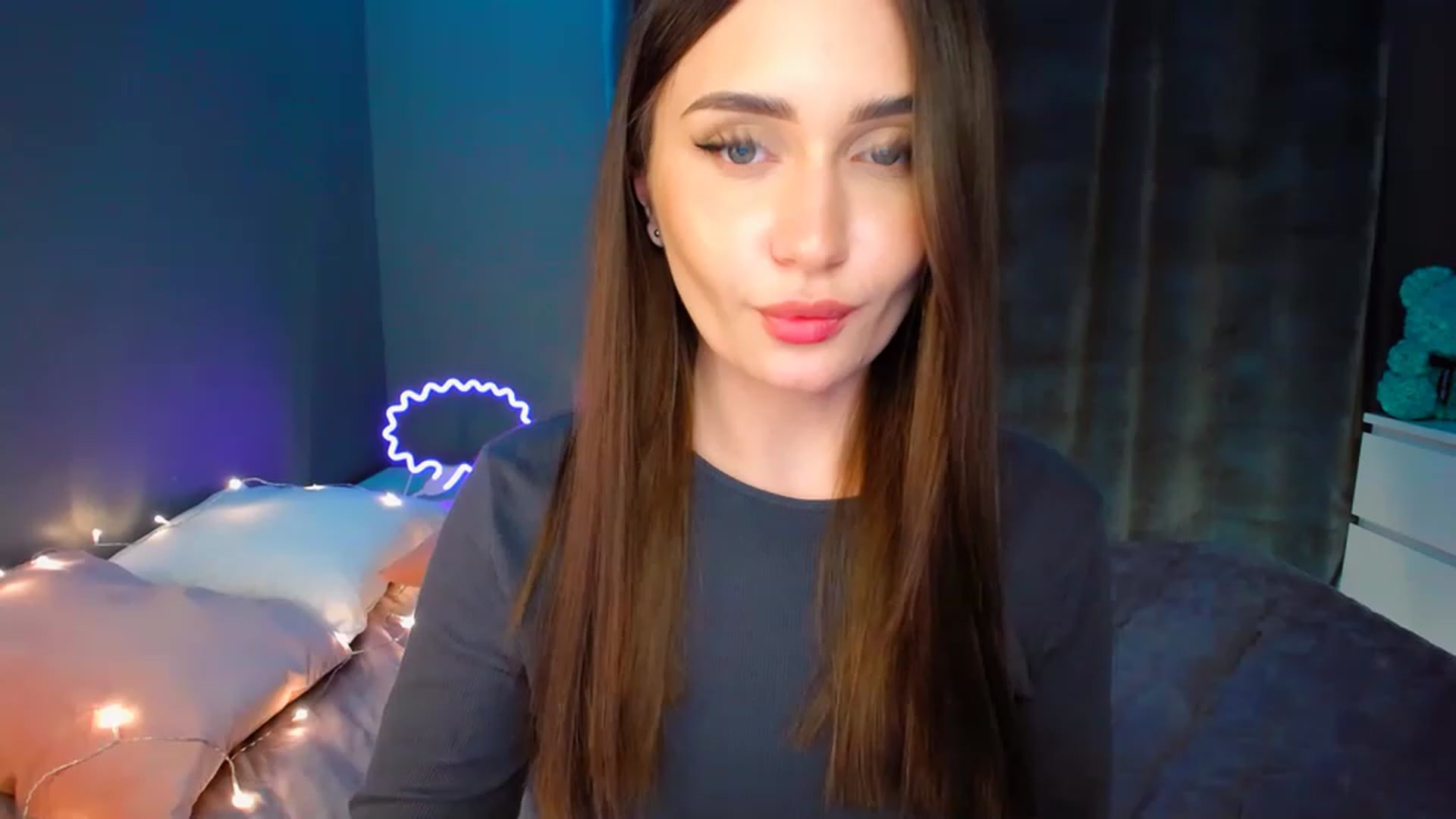 Gallery image thumbnail from DollGlamourr's myfreecams stream on, 12/22/2022, 20:20 image 19 of 20