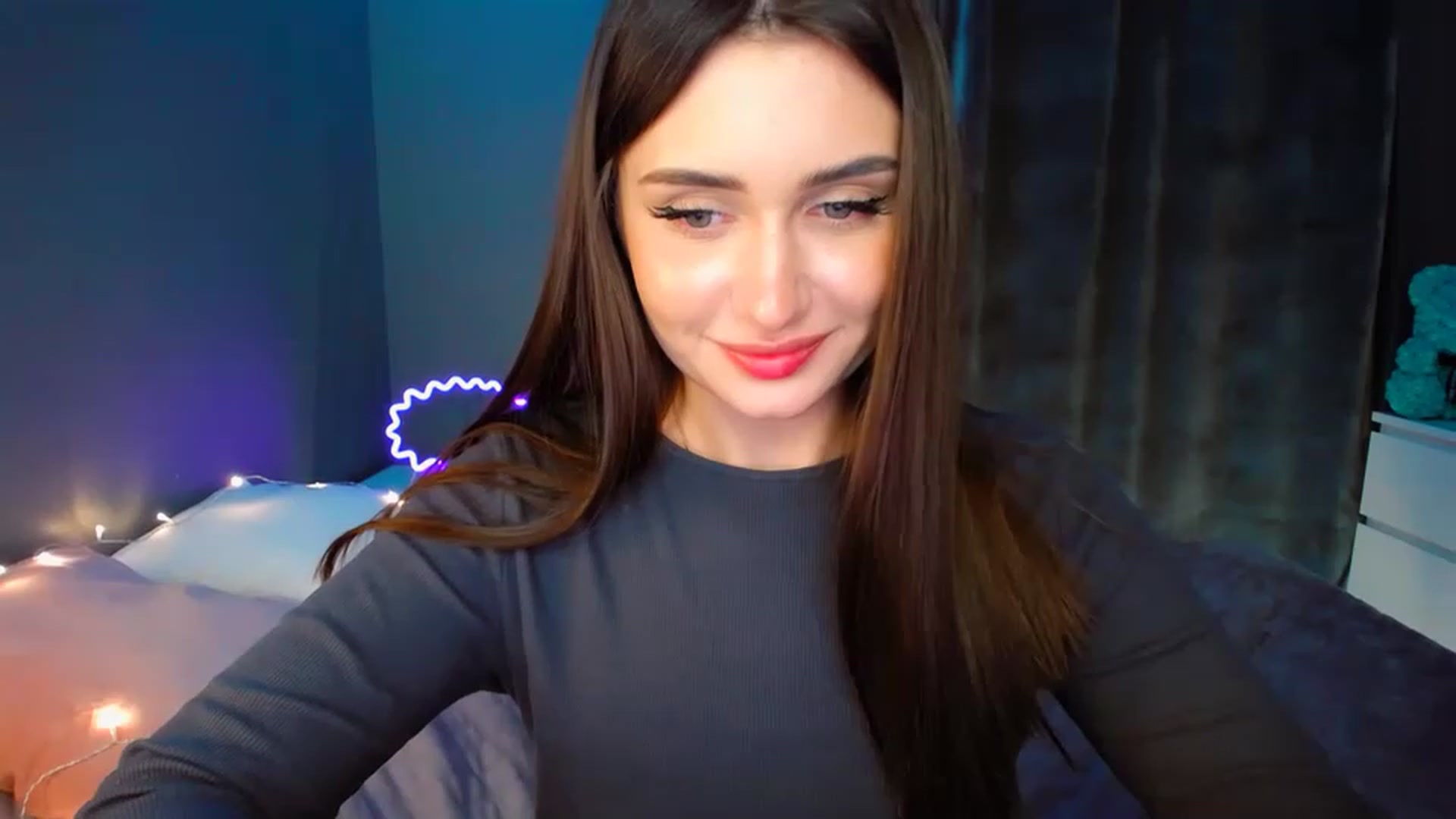 Gallery image thumbnail from DollGlamourr's myfreecams stream on, 12/22/2022, 20:20 image 15 of 20