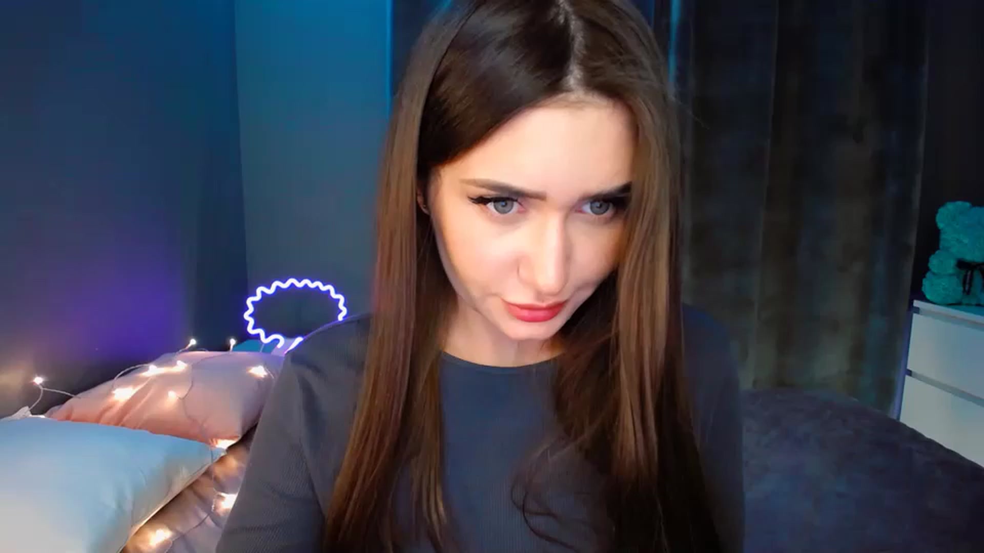 Gallery image thumbnail from DollGlamourr's myfreecams stream on, 12/23/2022, 16:40 image 4 of 20
