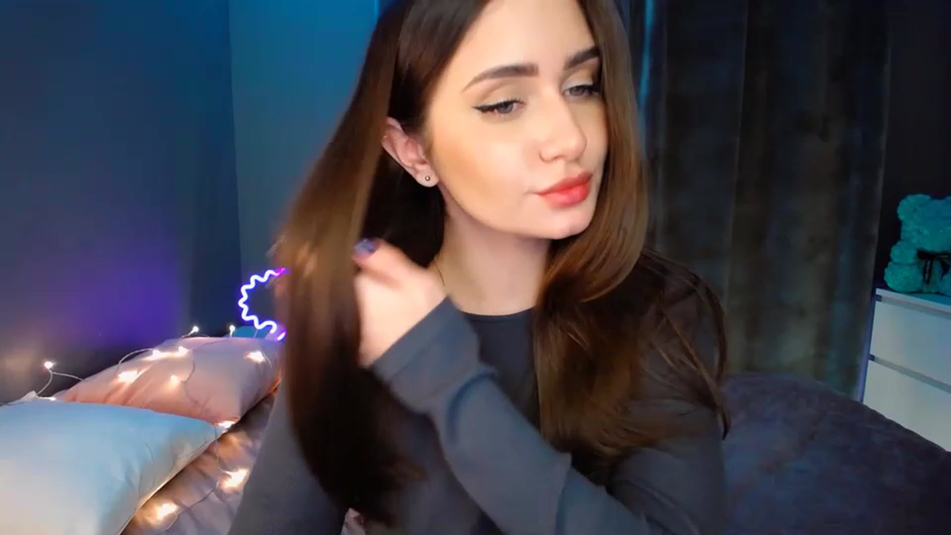 Gallery image thumbnail from DollGlamourr's myfreecams stream on, 12/23/2022, 16:40 image 18 of 20
