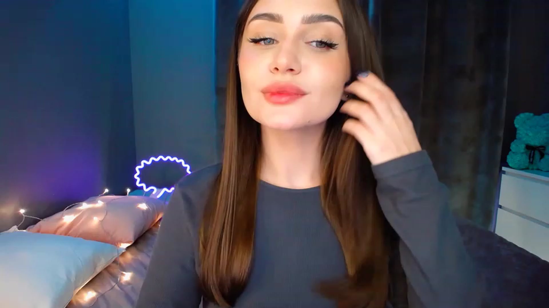 Gallery image thumbnail from DollGlamourr's myfreecams stream on, 12/23/2022, 16:40 image 2 of 20
