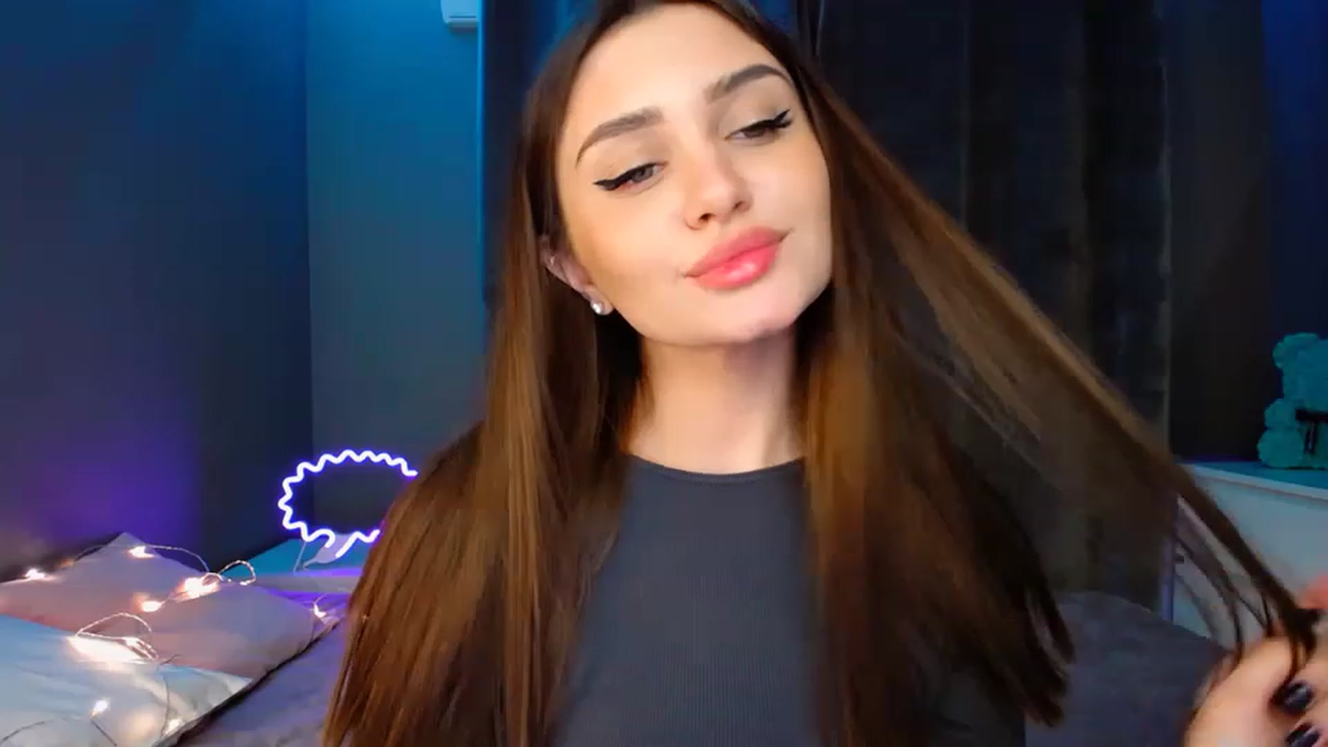 Gallery image thumbnail from DollGlamourr's myfreecams stream on, 01/09/2023, 18:46 image 10 of 20