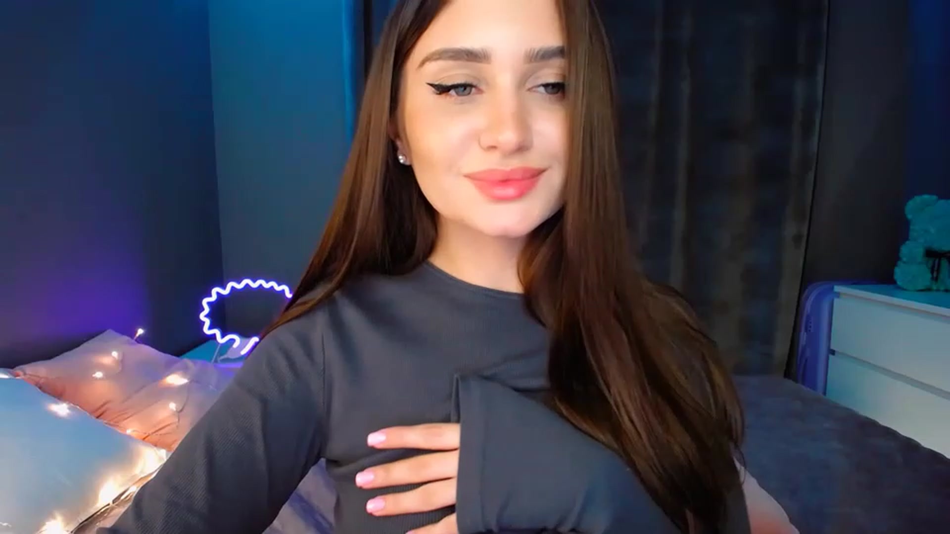 Gallery image thumbnail from DollGlamourr's myfreecams stream on, 01/10/2023, 15:58 image 3 of 20