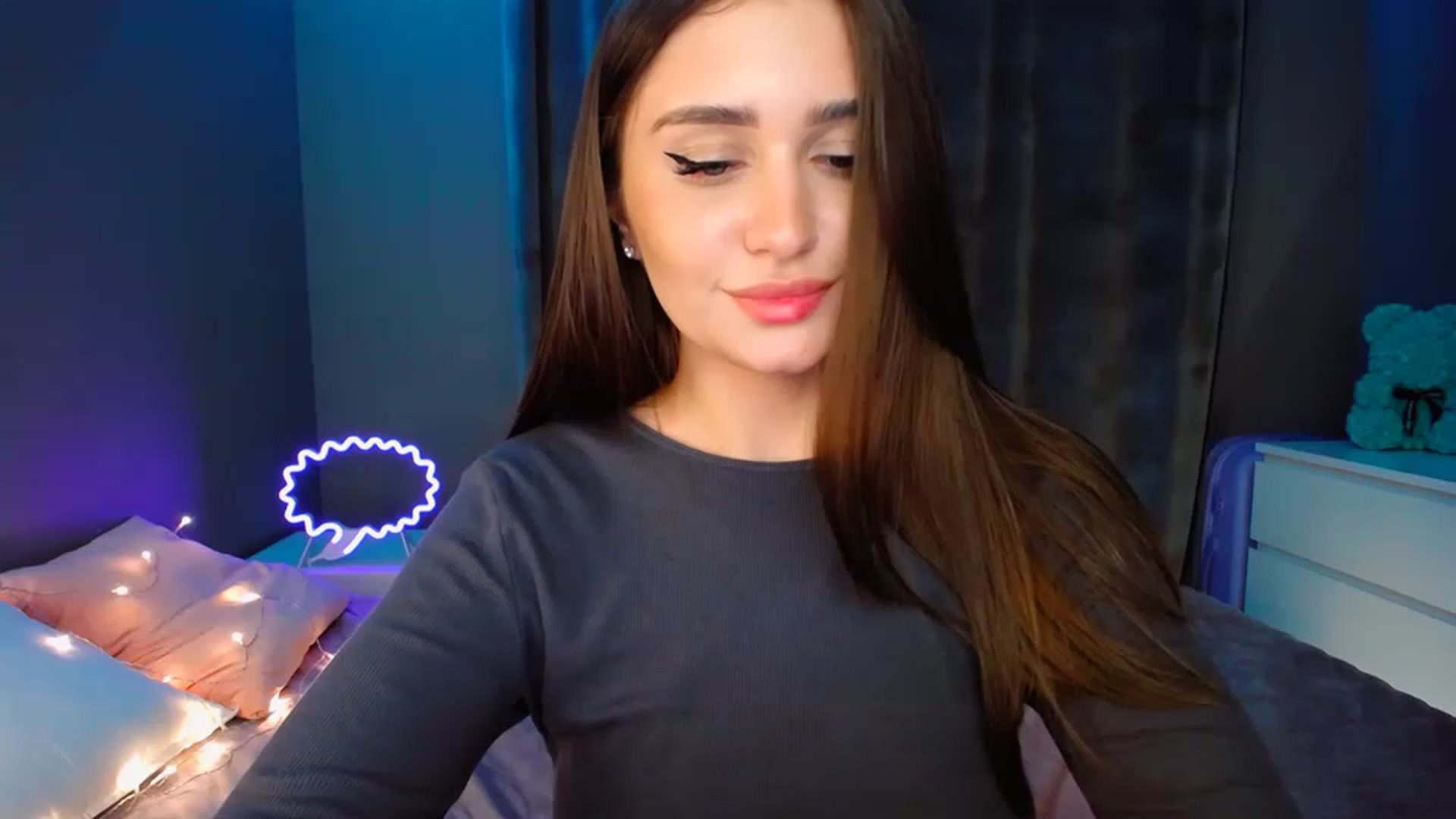 Gallery image thumbnail from DollGlamourr's myfreecams stream on, 01/10/2023, 17:23 image 3 of 20