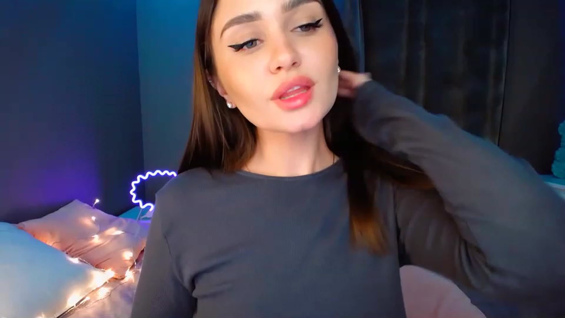 Gallery image thumbnail from DollGlamourr's myfreecams stream on, 01/10/2023, 17:23 image 4 of 20