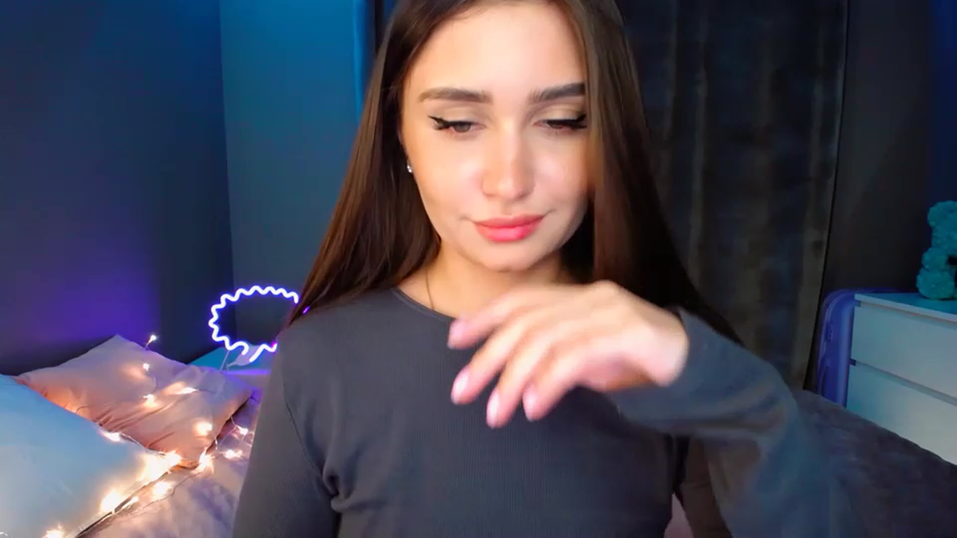 Gallery image thumbnail from DollGlamourr's myfreecams stream on, 01/10/2023, 17:23 image 6 of 20