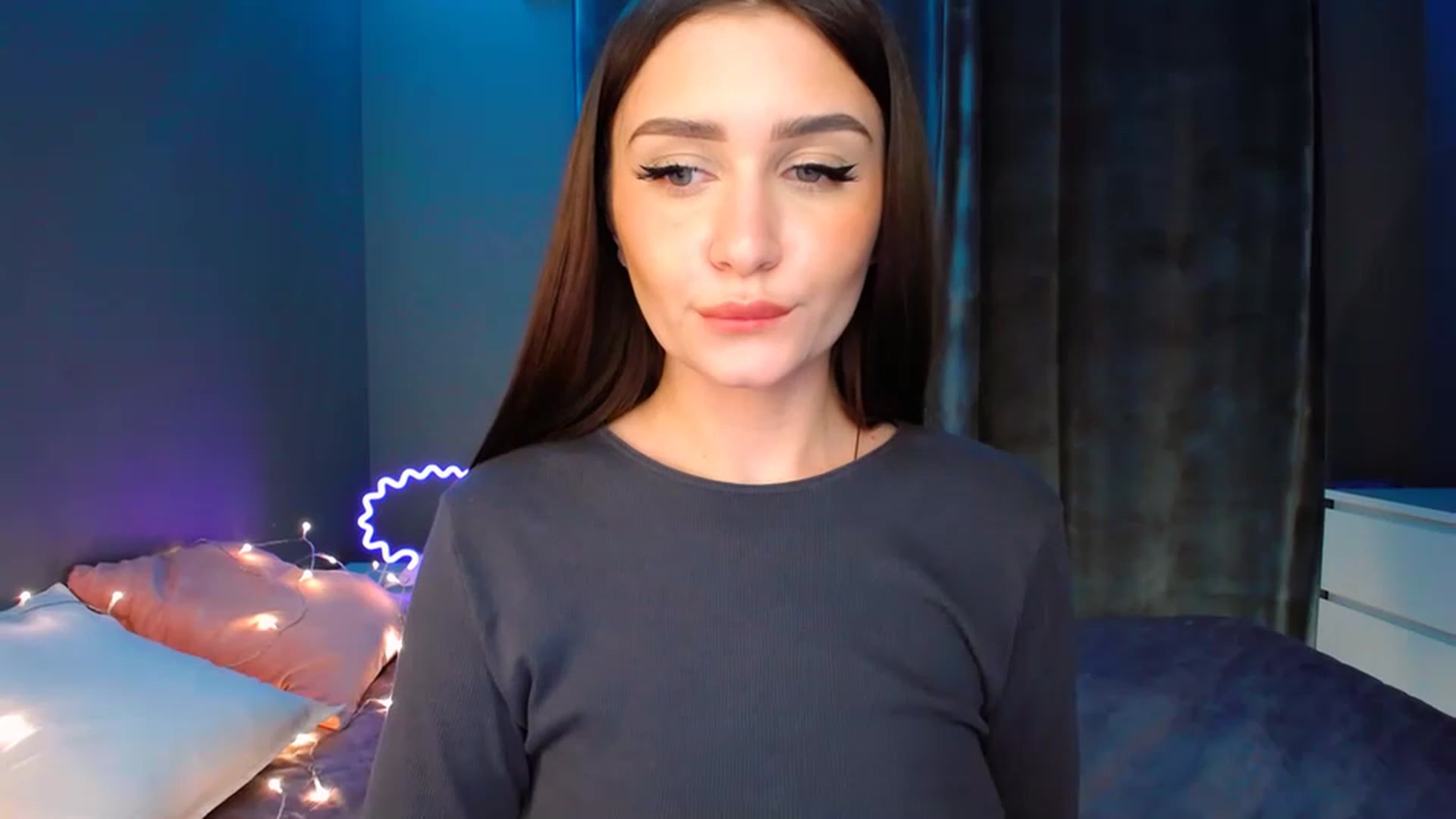 Gallery image thumbnail from DollGlamourr's myfreecams stream on, 01/22/2023, 19:20 image 3 of 20