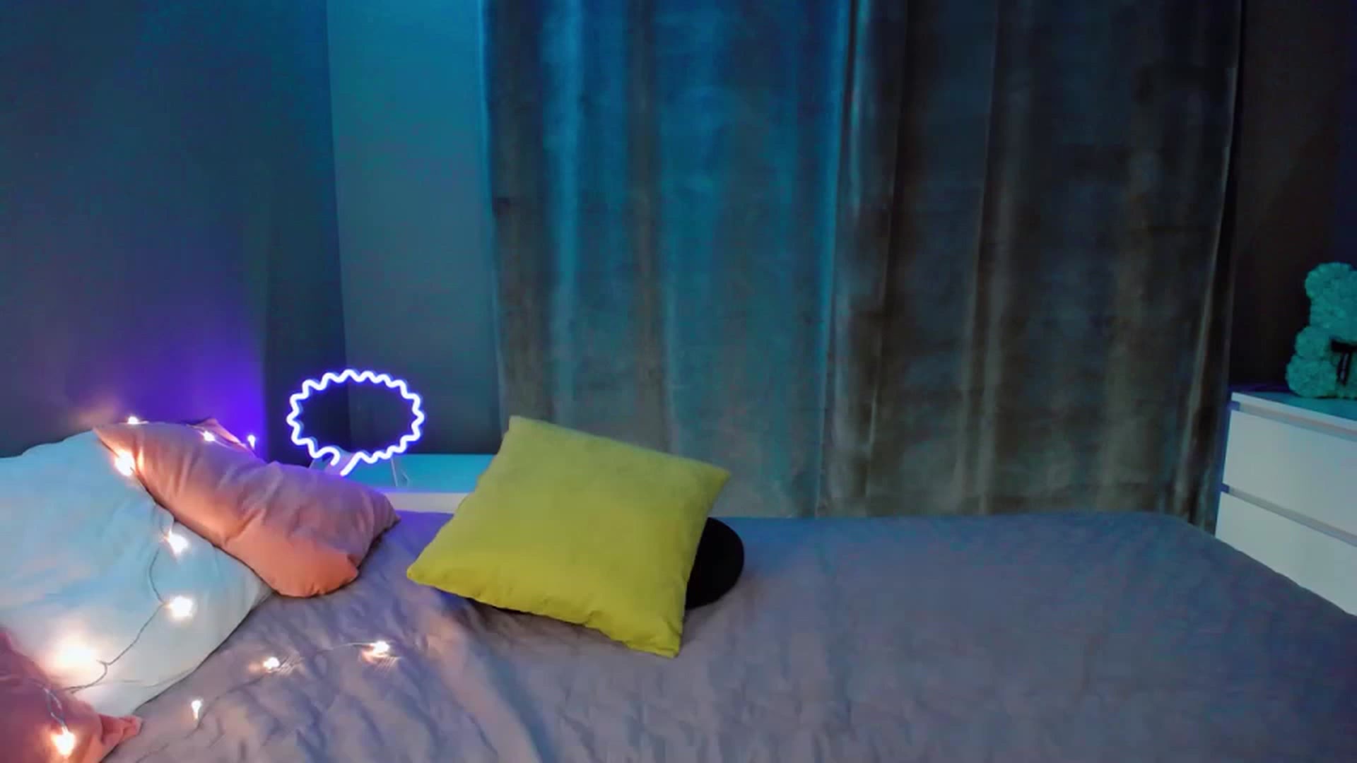 Gallery image thumbnail from DollGlamourr's myfreecams stream on, 04/20/2023, 18:22 image 1 of 20