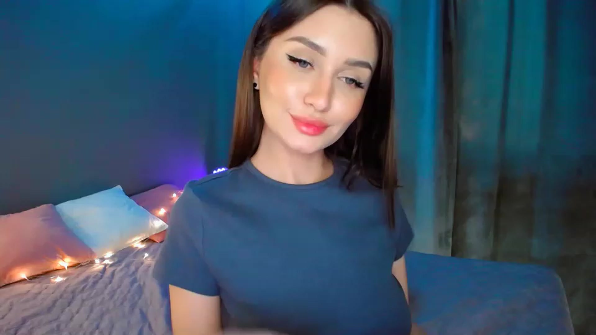 Gallery image thumbnail from DollGlamourr's myfreecams stream on, 05/01/2023, 17:39 image 16 of 20