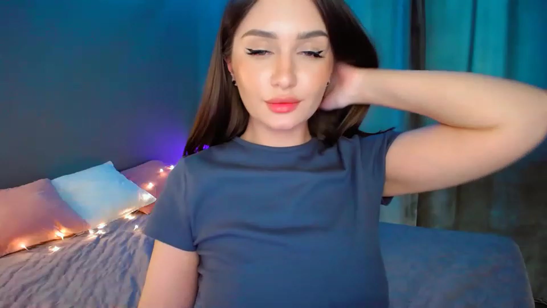 Gallery image thumbnail from DollGlamourr's myfreecams stream on, 05/01/2023, 17:39 image 5 of 20