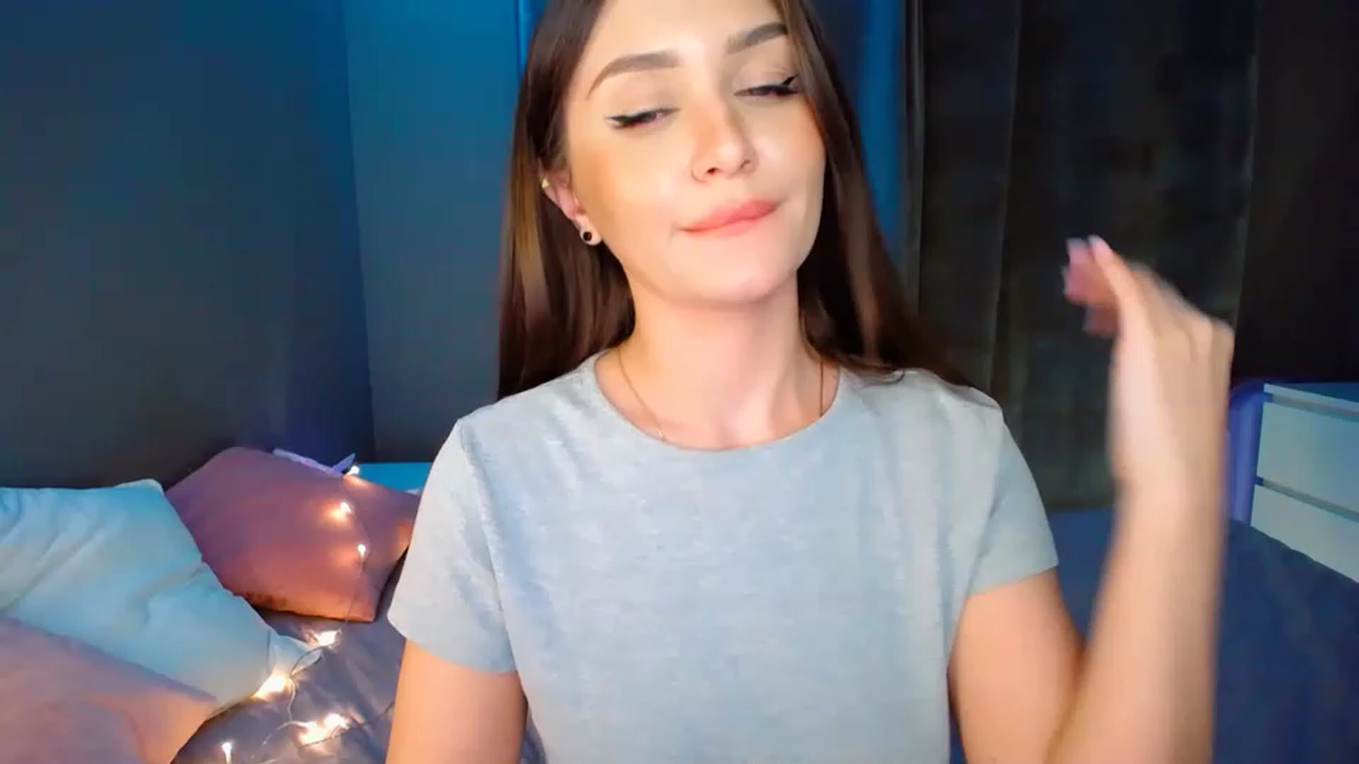 Gallery image thumbnail from DollGlamourr's myfreecams stream on, 05/01/2023, 19:03 image 5 of 20