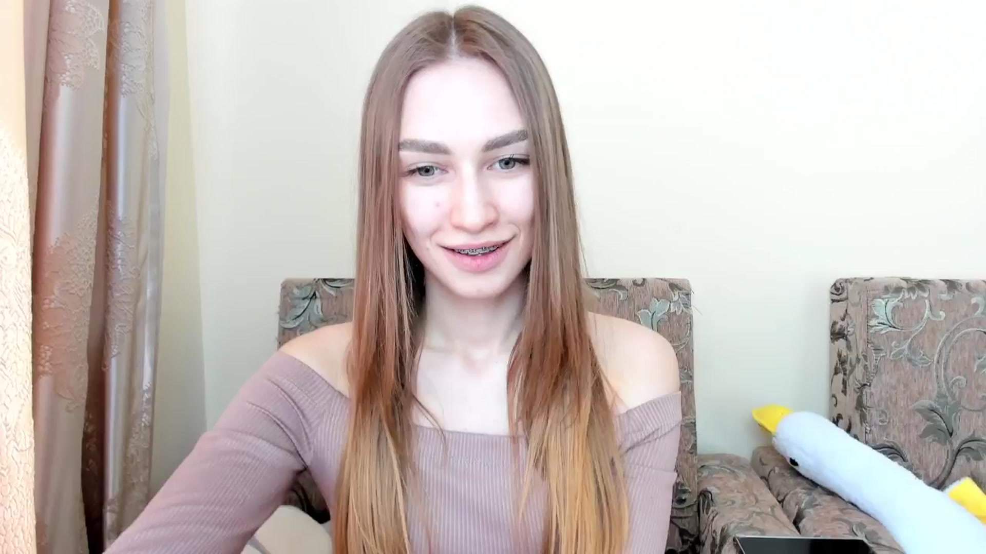Gallery image thumbnail from DollSweetx's myfreecams stream on, 05/14/2025, 12:58 image 3 of 20