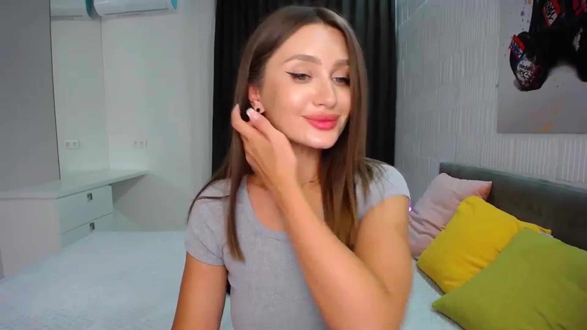 Gallery image thumbnail from Doll_Amy's myfreecams stream on, 09/02/2023, 19:01 image 17 of 20
