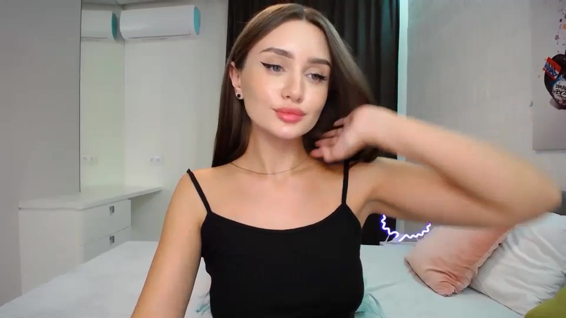 Gallery image thumbnail from Doll_Amy's myfreecams stream on, 11/17/2023, 18:04 image 8 of 20