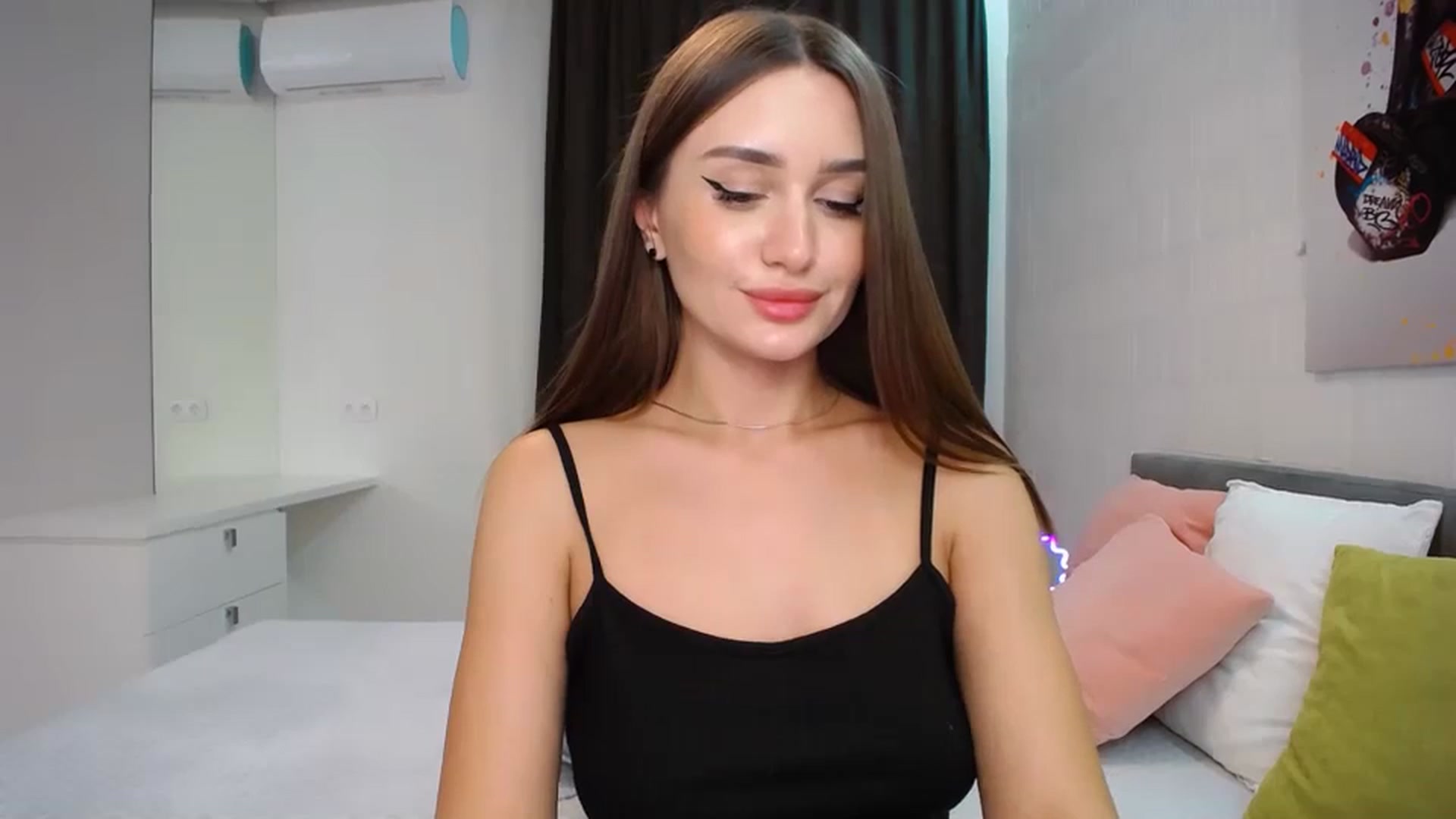 Gallery image thumbnail from Doll_Amy's myfreecams stream on, 11/20/2023, 17:07 image 6 of 20