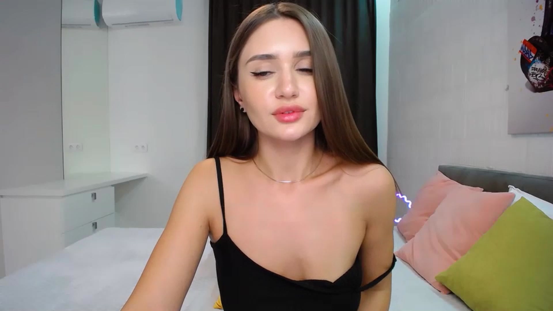 Gallery image thumbnail from Doll_Amy's myfreecams stream on, 11/23/2023, 17:08 image 16 of 20