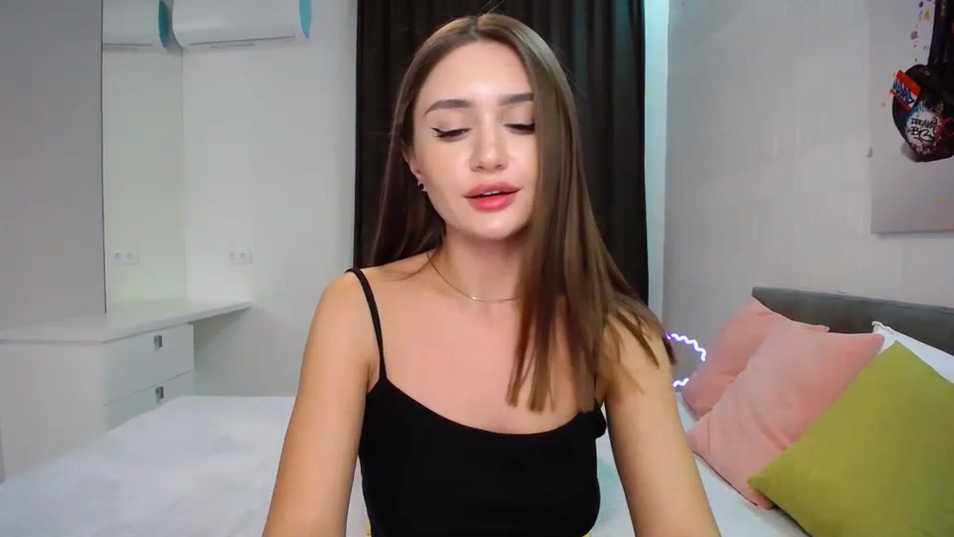 Gallery image thumbnail from Doll_Amy's myfreecams stream on, 11/23/2023, 17:08 image 12 of 20