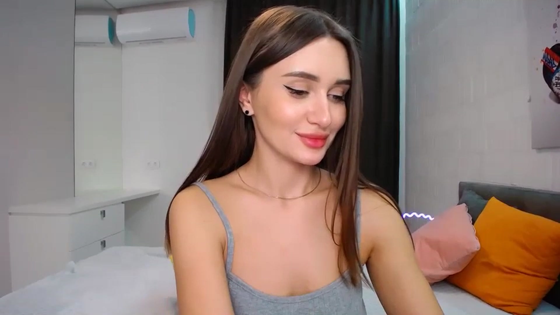 Gallery image thumbnail from Doll_Amy's myfreecams stream on, 12/24/2023, 19:17 image 16 of 20