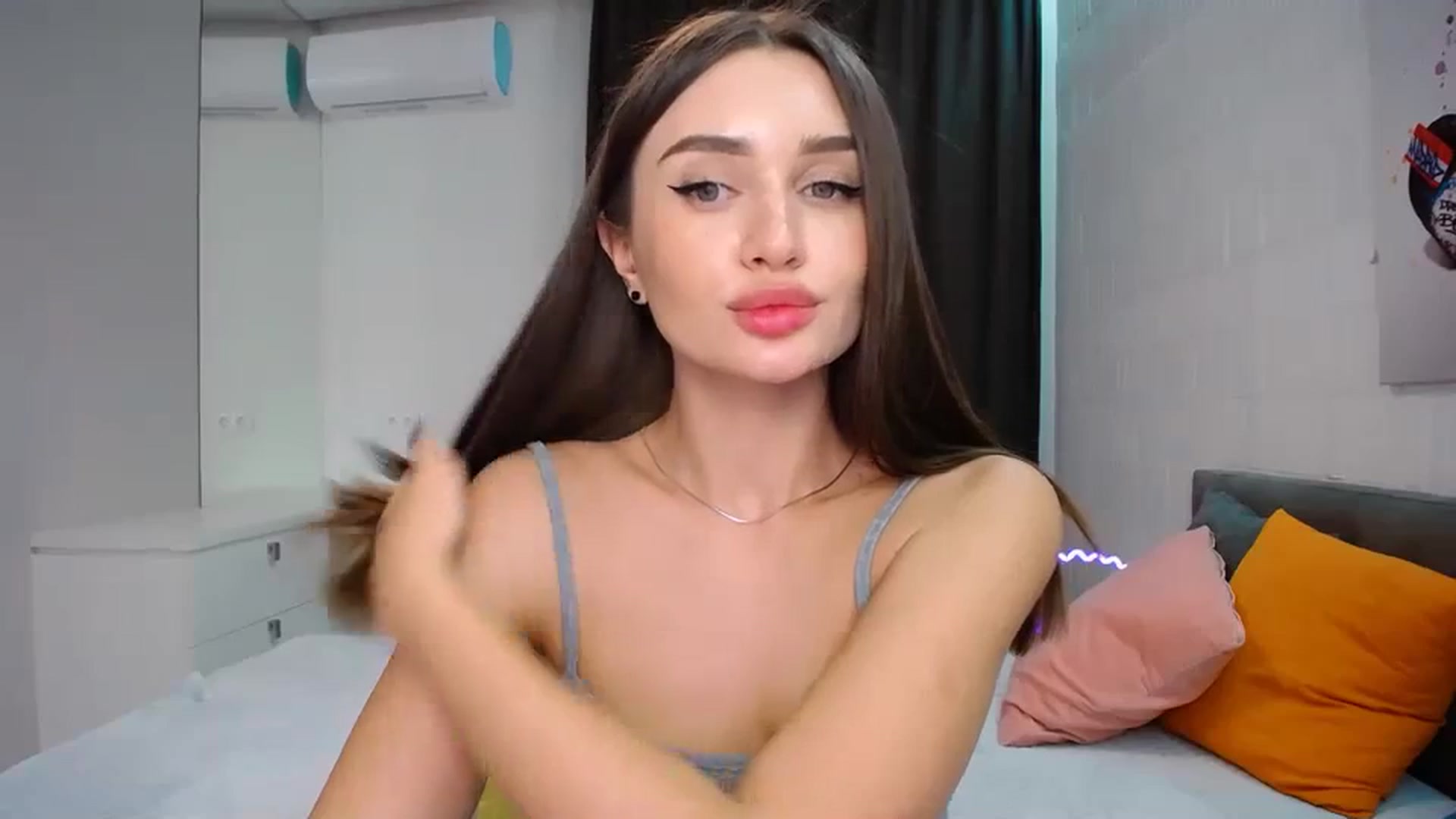 Gallery image thumbnail from Doll_Amy's myfreecams stream on, 12/24/2023, 19:17 image 4 of 20