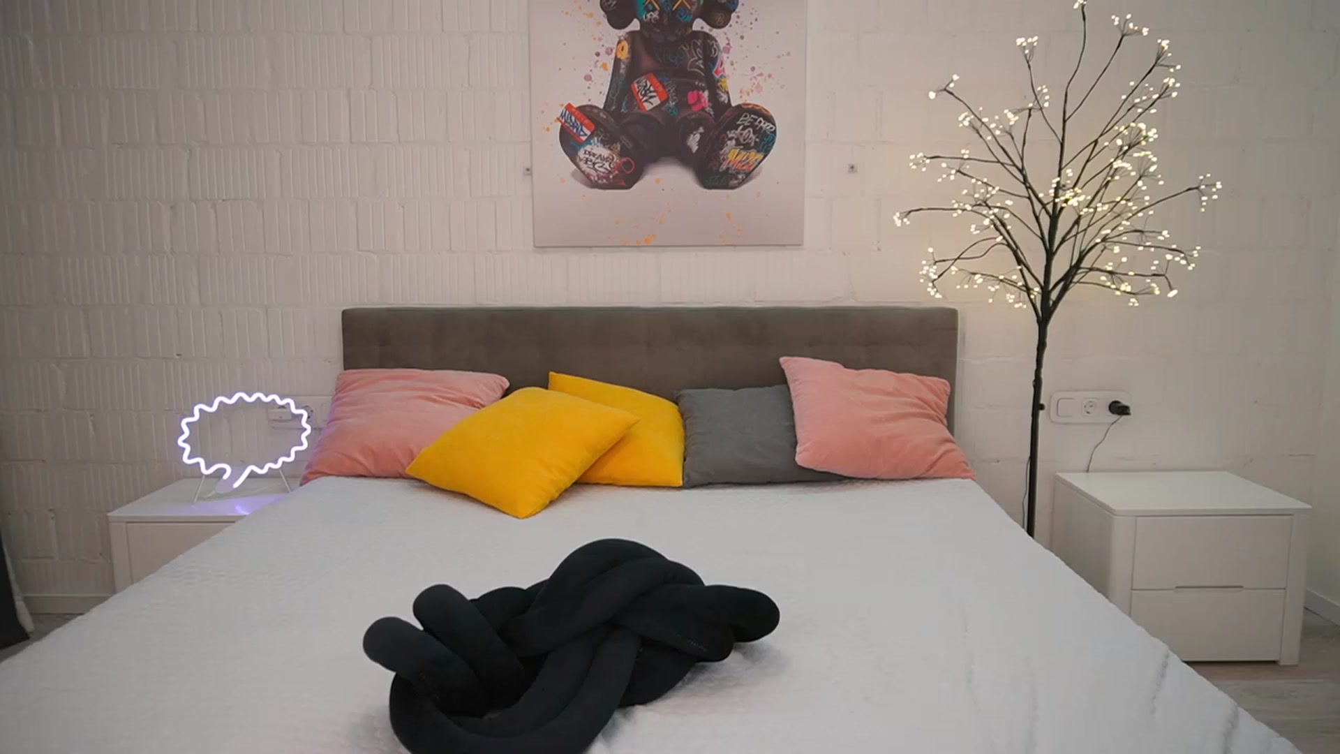 Gallery image thumbnail from Doll_Amy's myfreecams stream on, 03/02/2024, 18:54 image 16 of 20