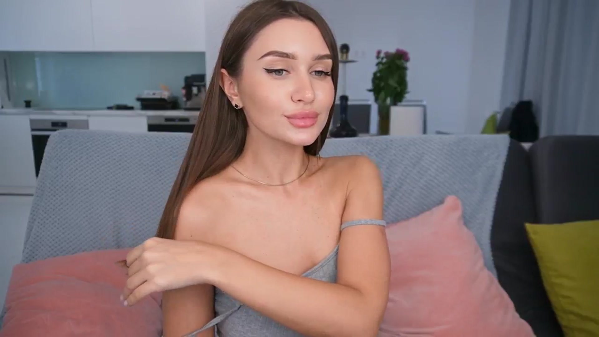 Gallery image thumbnail from Doll_Amy's myfreecams stream on, 05/15/2024, 15:13 image 15 of 20