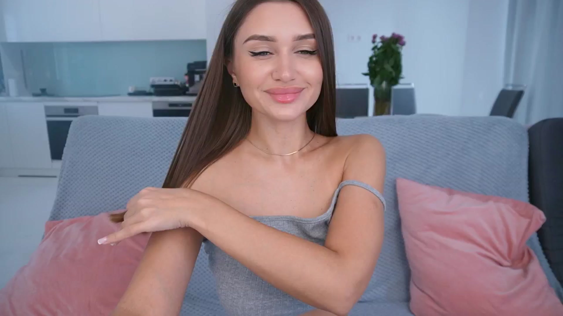 Gallery image thumbnail from Doll_Amy's myfreecams stream on, 05/16/2024, 10:30 image 8 of 20