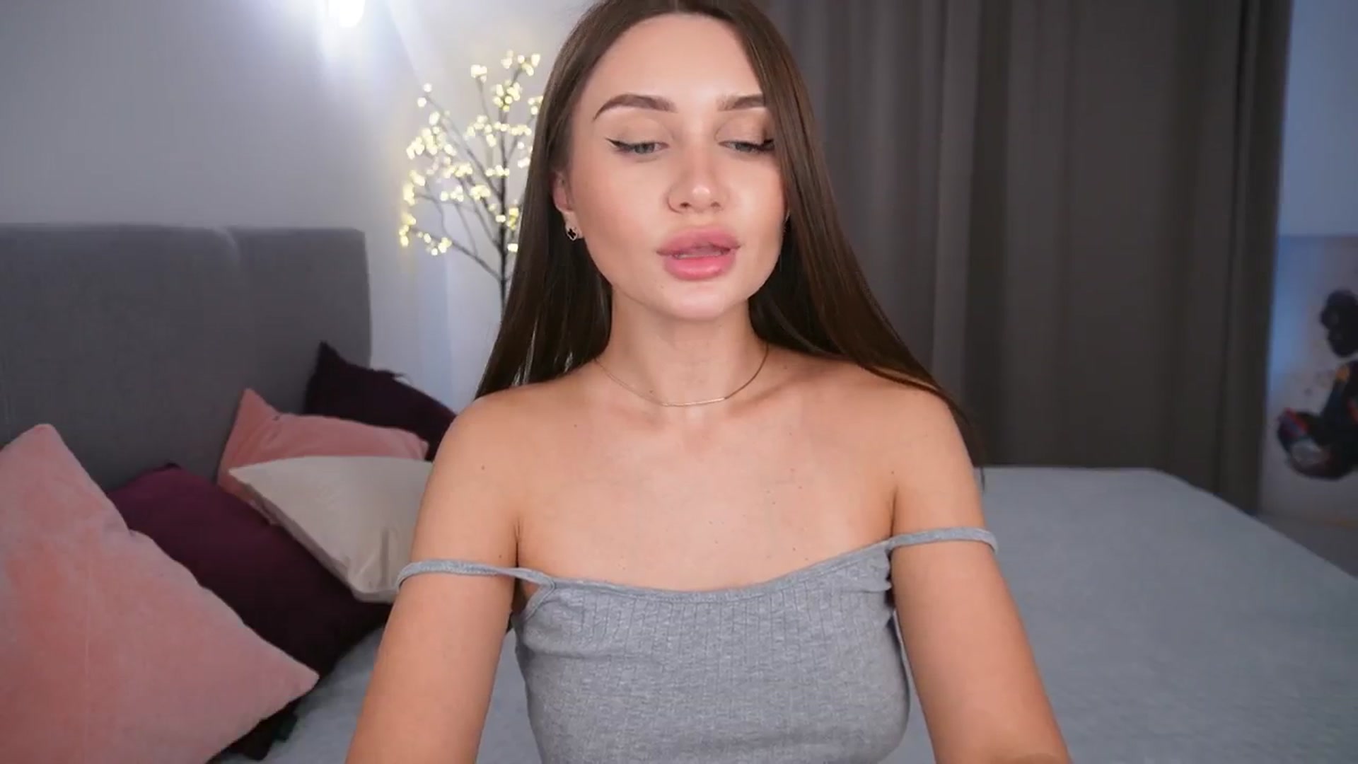 Gallery image thumbnail from Doll_Amy's myfreecams stream on, 05/25/2024, 16:00 image 18 of 20
